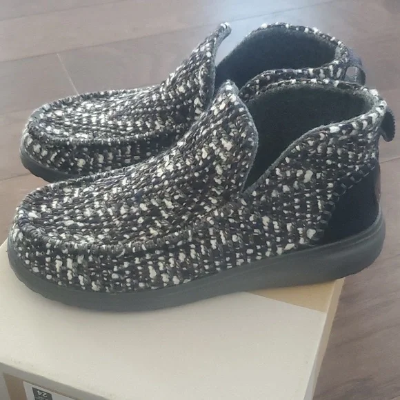 Hey Dude | Shoes | Hey Dude Denny Chevron Blue Ankle Boots  display picture 1